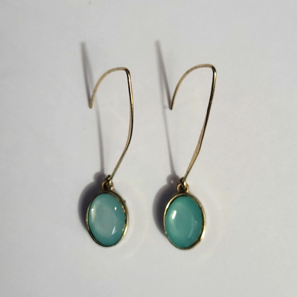 3 pairs of gold colored earrings. - Picture 2 of 4